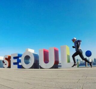What do you prefer? 

To run and explore a city on your own or to run with a local running guide or with one of the many running crews like in Seoul@crewghost

#runningtour #runseoul #seoul #runtrip #run #instarun #courir #correr #laufen #runtoexplore #runexplore #travelnrun #travelandleisure #travelandexplore #travelandrun #runningcrew