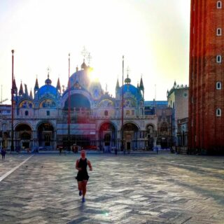 This what a running tour in a busy tourist city is all about.

An unique active and cool experience when the city starts to get awake.

Pic: @italybyrun in Venice

#runningtour #runitaly #holidsayrun #runvenice #cityrun #runandtravel #travelandrun #active #activeholiday #sightrunning #venice #italy #runningtoursnet #cool #laufen #running #lopen #courir #lauf #correr #correre